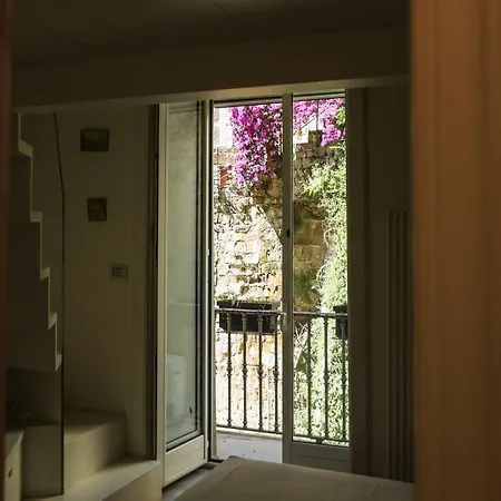 Διαμέρισμα Elegant At Chiaia By Wonderful Italy