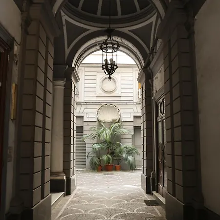 아파트 Elegant At Chiaia By Wonderful Italy